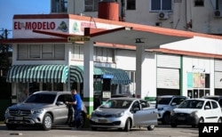 Una fila el 11 de diciembre en la gasolinera El Modelo, en La Habana.